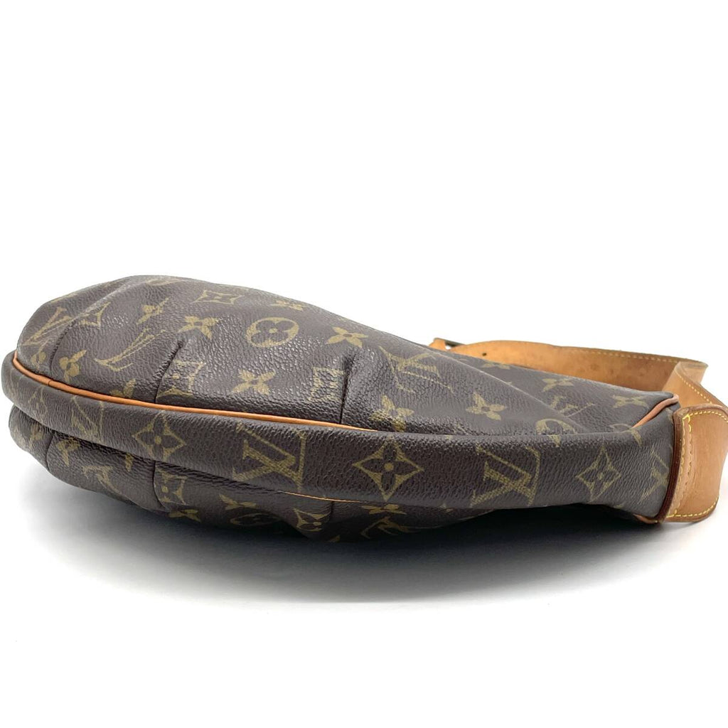 Louis Vuitton Croissant MM Monogram Canvas